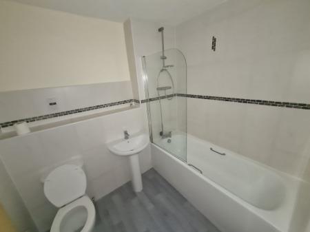 2 bedroom Flat for sale in Mossley Road, Ashton-Under-Lyne, OL6