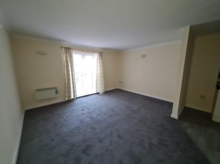 2 bedroom Flat for sale in Mossley Road, Ashton-Under-Lyne, OL6