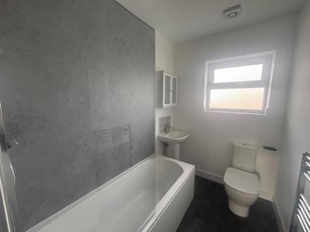 3 bedroom Terraced House to let in Lodge Lane, Hyde, SK14