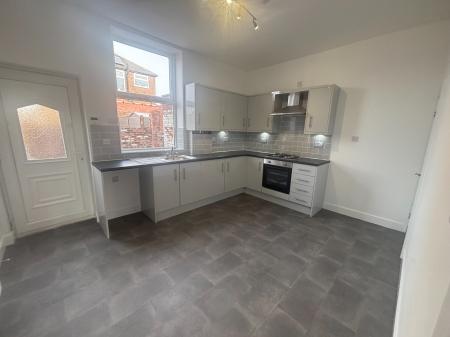 3 bedroom Terraced House to let in Lodge Lane, Hyde, SK14