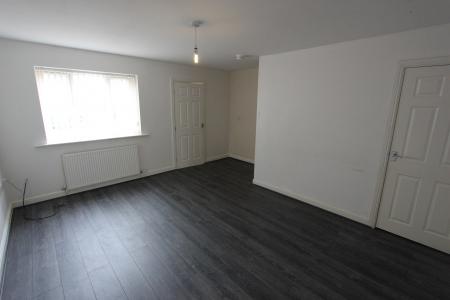 3 bedroom Semi-detached house to let in Kendal Court, Stalybridge, SK15