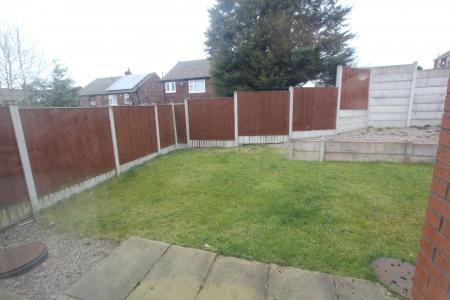 3 bedroom Semi-detached house to let in Kendal Court, Stalybridge, SK15