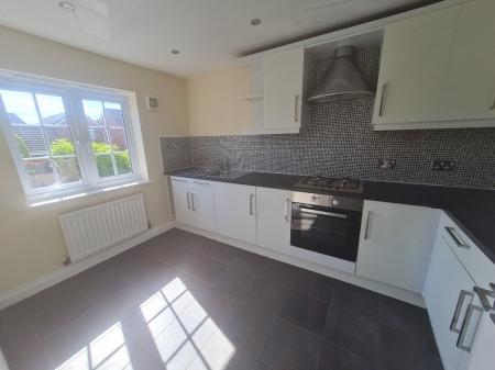 3 bedroom Town house to let in Cravenwood, Ashton-Under-Lyne, OL6