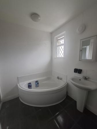 2 bedroom Terraced House to let in Kings Road, Ashton-Under-Lyne, OL6