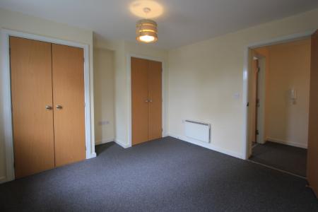 2 bedroom Flat for sale in Hardy Close, Dukinfield, SK16
