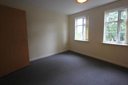 2 bedroom Flat for sale in Hardy Close, Dukinfield, SK16