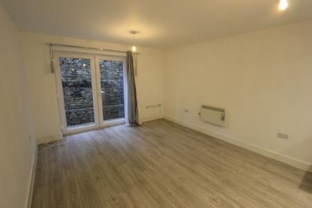 2 bedroom Flat to let in King Edward Court, Hyde, SK14