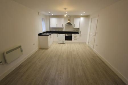 2 bedroom Flat to let in King Edward Court, Hyde, SK14