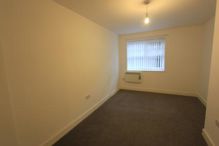 2 bedroom Flat to let in King Edward Court, Hyde, SK14
