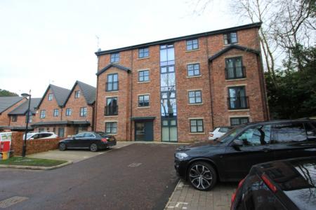 2 bedroom Flat to let in King Edward Court, Hyde, SK14