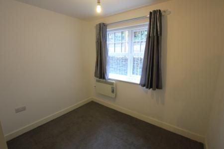 2 bedroom Flat to let in King Edward Court, Hyde, SK14