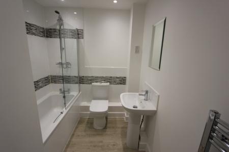 2 bedroom Flat to let in King Edward Court, Hyde, SK14