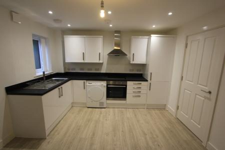 2 bedroom Flat to let in King Edward Court, Hyde, SK14