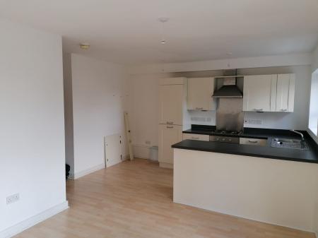 2 bedroom Flat to let in Stamford Street East, Ashton-Under-Lyne, OL6