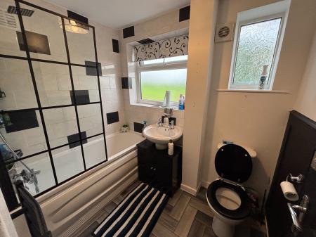 3 bedroom Semi-detached house to let in Carlisle Crescent, Ashton-Under-Lyne, OL6