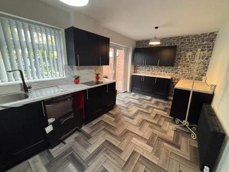 3 bedroom Semi-detached house to let in Carlisle Crescent, Ashton-Under-Lyne, OL6
