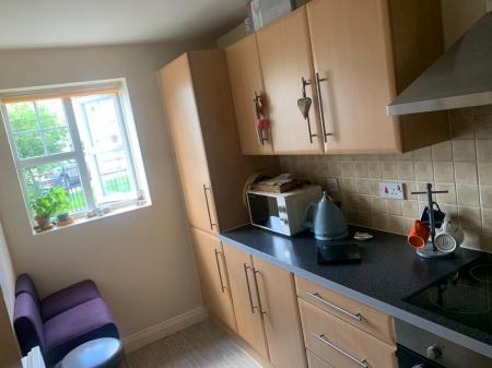 2 bedroom Flat to let in Waters Reach, Mossley, OL5