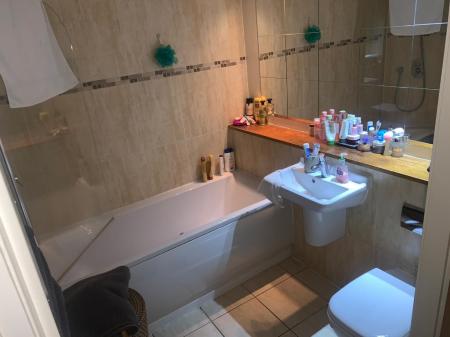 2 bedroom Flat to let in Waters Reach, Mossley, OL5