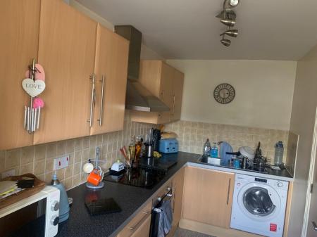 2 bedroom Flat to let in Waters Reach, Mossley, OL5