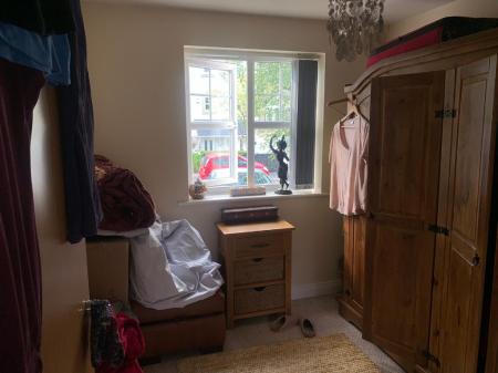 2 bedroom Flat to let in Waters Reach, Mossley, OL5