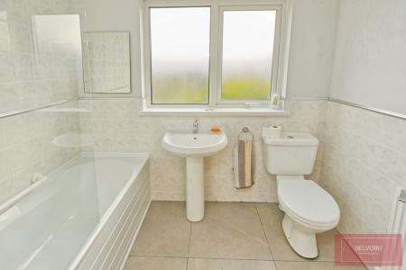 3 bedroom Detached house to let in Onslow Gardens, Bangor, BT19