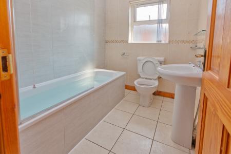 2 bedroom Flat to let in Balmoral Square, Bangor, BT19