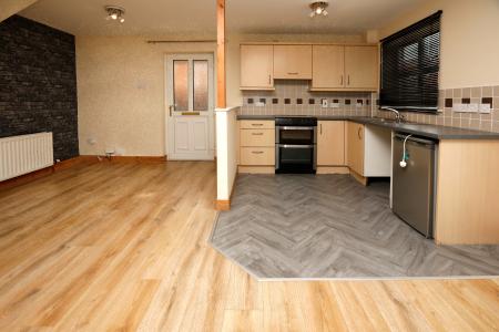 2 bedroom Town house to let in Whitethorn Avenue, Newtownards, BT23
