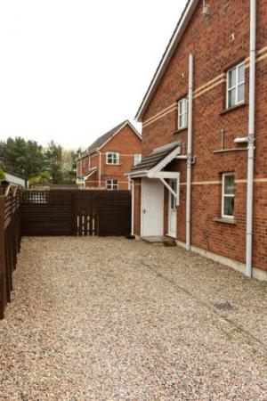 2 bedroom Town house to let in Whitethorn Avenue, Newtownards, BT23