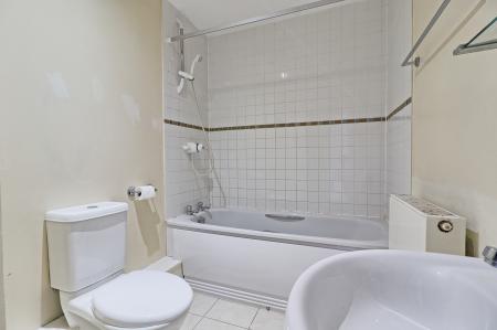 1 bedroom Flat for sale in South Street, Romford, RM1