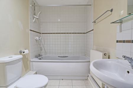 1 bedroom Flat for sale in South Street, Romford, RM1