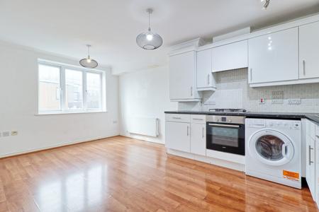 1 bedroom Flat for sale in South Street, Romford, RM1