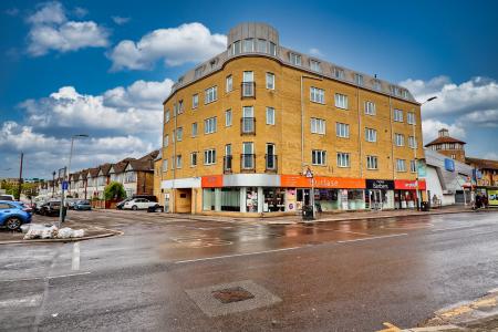 1 bedroom Flat for sale in South Street, Romford, RM1