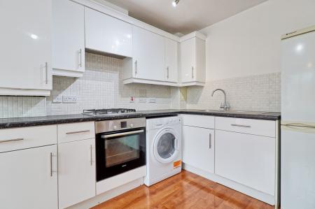 1 bedroom Flat for sale in South Street, Romford, RM1