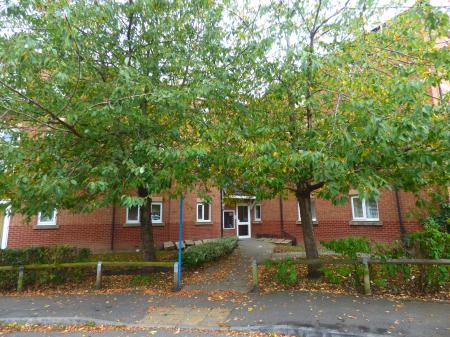 2 bedroom Flat for sale in Beeston Court, Laindon, SS15
