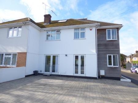 4 bedroom Semi-detached house for sale in Abbotts Close, Brentwood, CM15