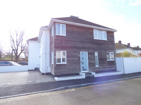 4 bedroom Semi-detached house for sale in Abbotts Close, Brentwood, CM15