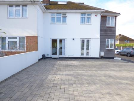 4 bedroom Semi-detached house for sale in Abbotts Close, Brentwood, CM15