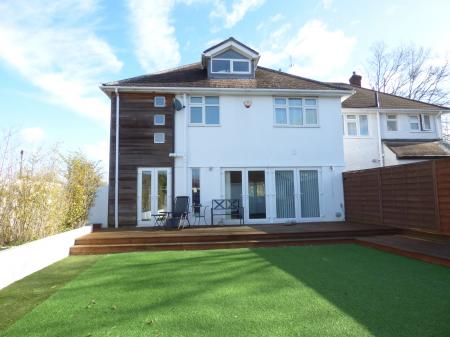4 bedroom Semi-detached house for sale in Abbotts Close, Brentwood, CM15