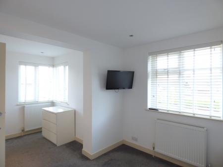 4 bedroom Semi-detached house for sale in Abbotts Close, Brentwood, CM15