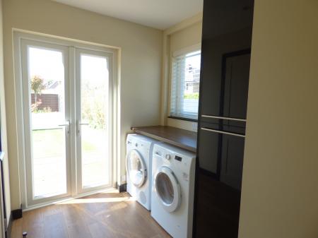 4 bedroom Semi-detached house for sale in Abbotts Close, Brentwood, CM15