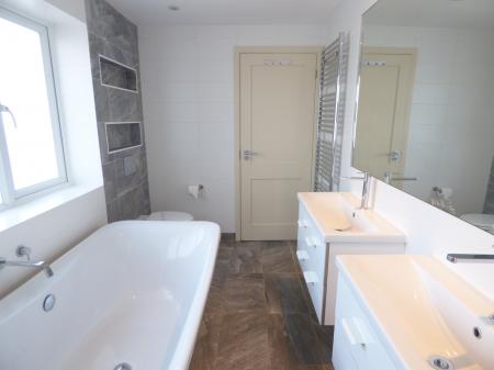 4 bedroom Semi-detached house for sale in Abbotts Close, Brentwood, CM15