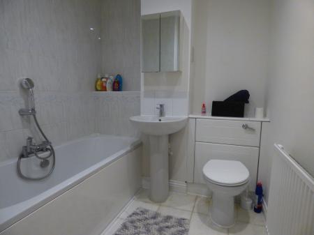 2 bedroom Flat for sale in Junction Road, Romford, RM1