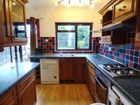 3 bedroom Semi-detached house to let in Heathview Road, Grays, RM16