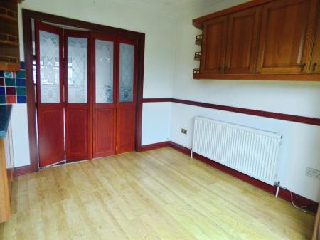 3 bedroom Semi-detached house to let in Heathview Road, Grays, RM16