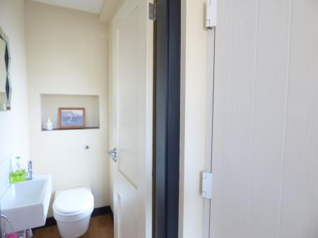 4 bedroom Semi-detached house to let in Abbots Close, Brentwood, CM15