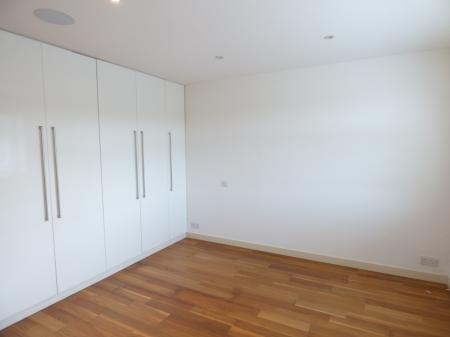 4 bedroom Semi-detached house to let in Abbots Close, Brentwood, CM15