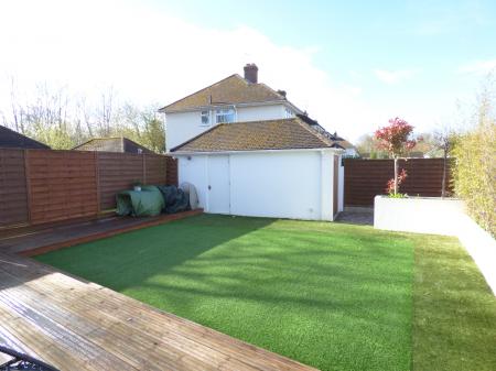 4 bedroom Semi-detached house to let in Abbots Close, Brentwood, CM15