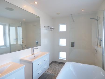 4 bedroom Semi-detached house to let in Abbots Close, Brentwood, CM15