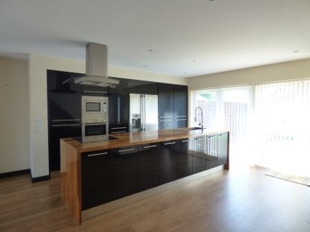 4 bedroom Semi-detached house to let in Abbots Close, Brentwood, CM15