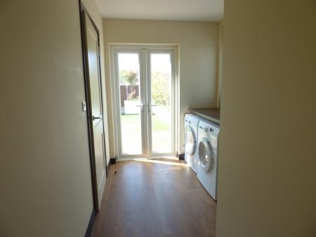 4 bedroom Semi-detached house to let in Abbots Close, Brentwood, CM15